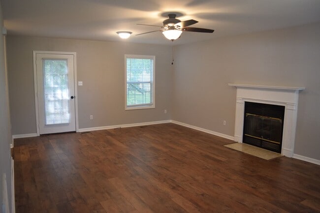 Building Photo - Spacious and Cozy 3-Bedroom Home in a Great Location