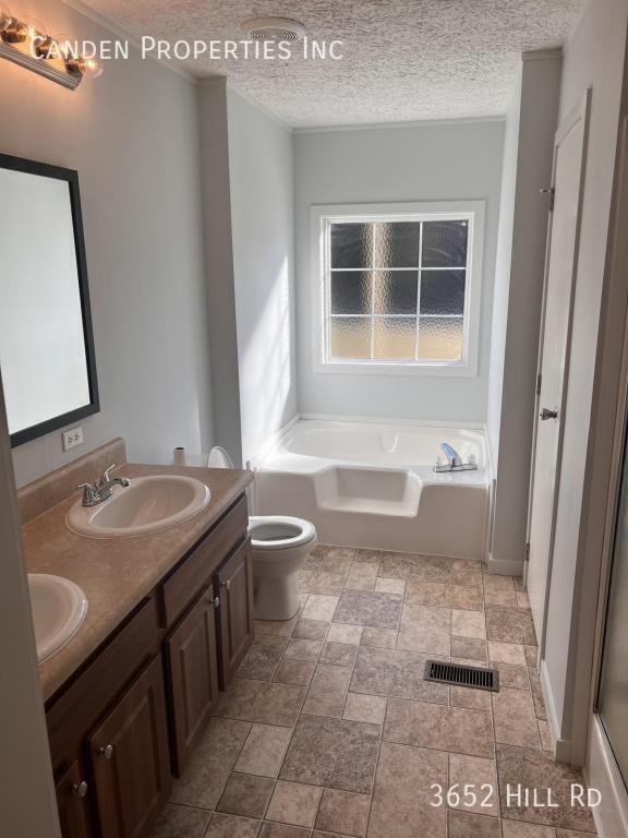 Building Photo - 3652 Hill Rd