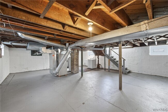 Building Photo - 259 California Dr