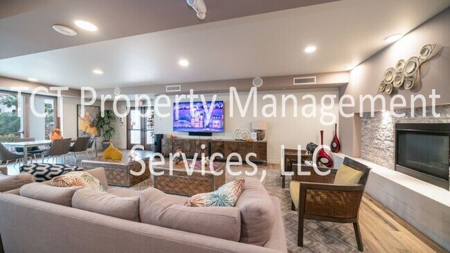 Building Photo - Stunning 1 Bedroom with Pool View