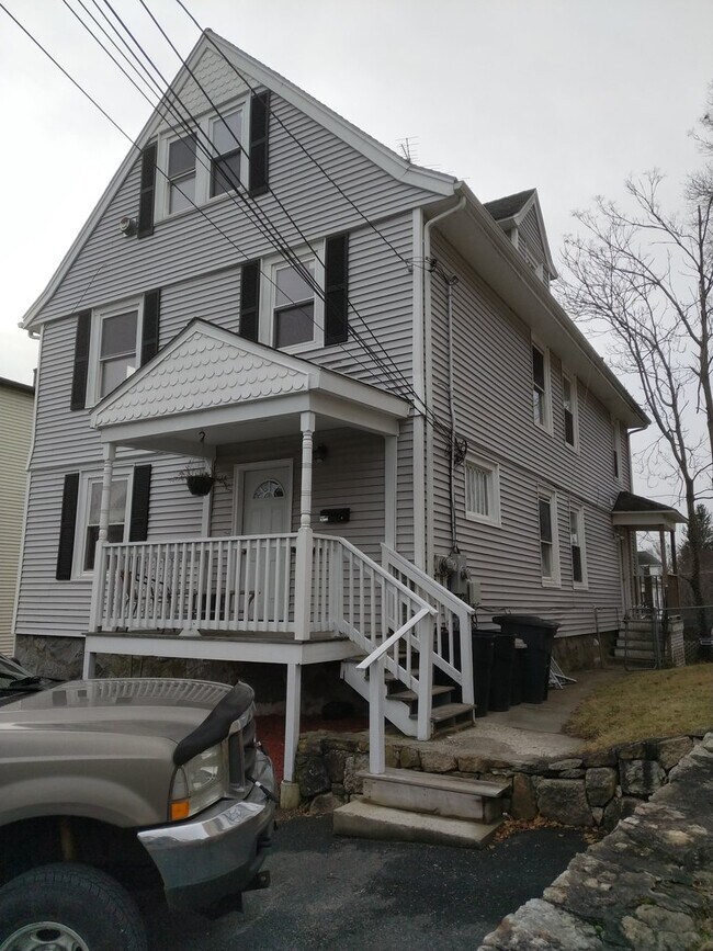 Building Photo - 15-Poplar-St