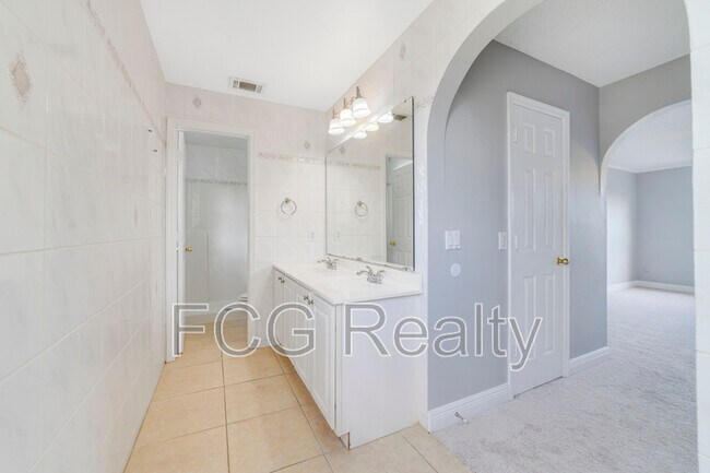Building Photo - 3170 Santa Cruz Dr