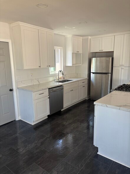 Building Photo - 1222 Willowside Ter