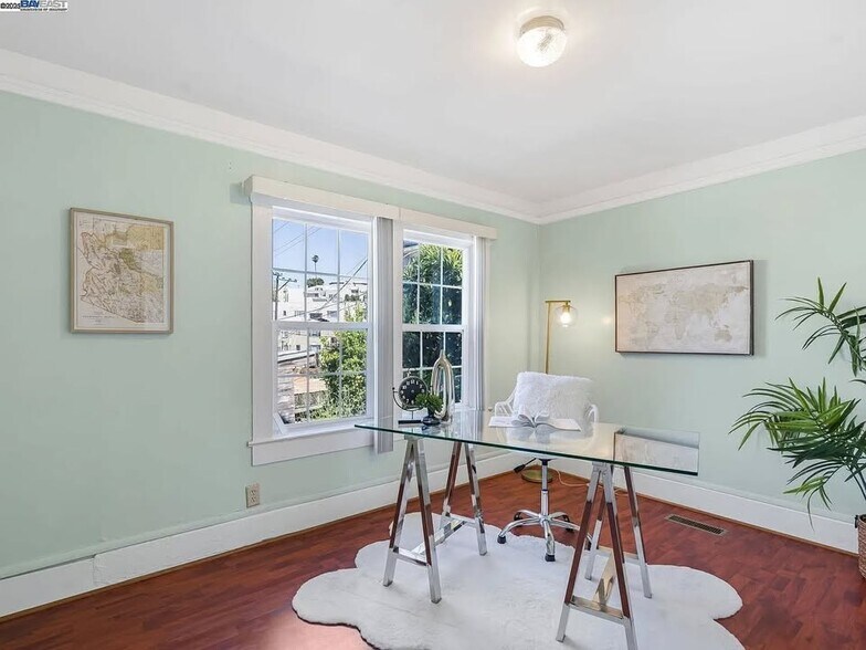 Building Photo - 475 Newton Ave