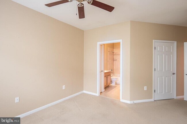 Building Photo - 3830 Lightfoot St