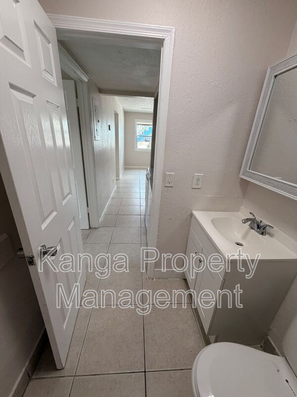Building Photo - 1618 W 26th Ct