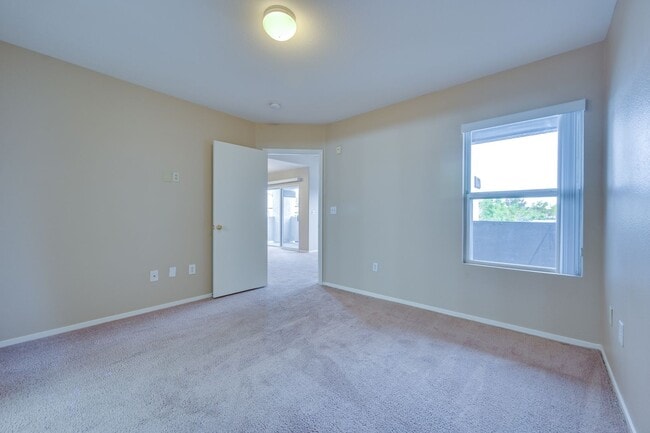 Building Photo - SW!! 2 Bedroom 2 Bath 2nd floor Condo!!! O...