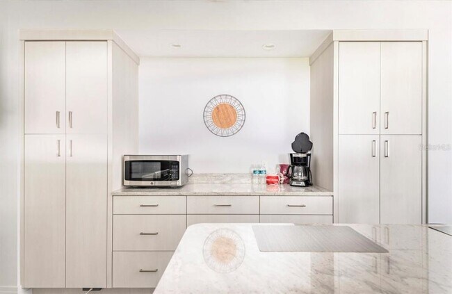 Building Photo - 1205 W Adalee St