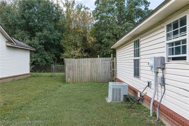 Building Photo - 1561 Whippoorwill Dr