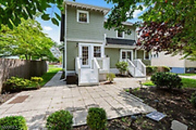 Building Photo - 210 North Ave