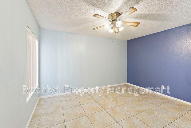 Building Photo - 629 N Mesa Dr