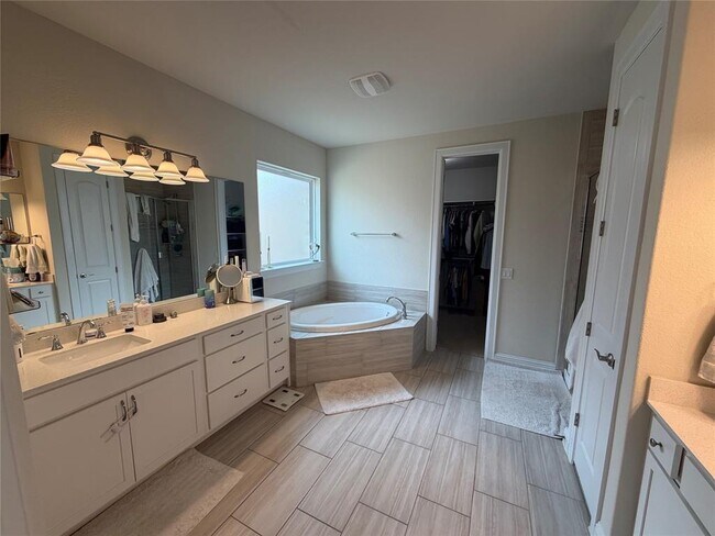 Building Photo - 8709 Moccasin Path