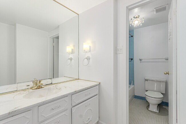 Building Photo - Three Bed / Two bath at Cherry Creek at the Polo Club Condominiums