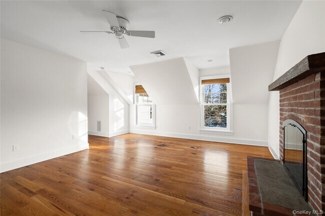 Building Photo - 127 NY-100