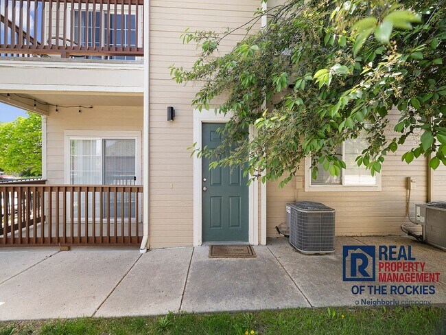Building Photo - Charming 1-Bedroom Oasis with Vaulted Ceil...
