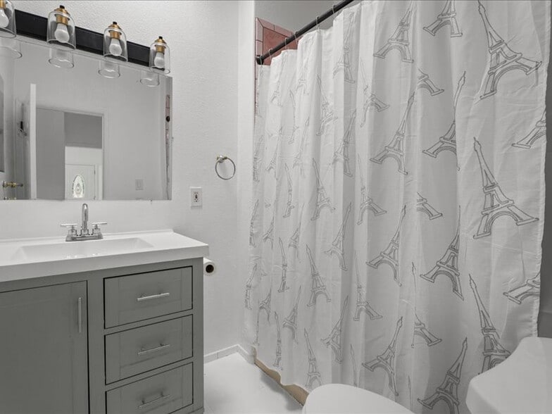 Building Photo - 1635 McCollum St