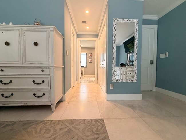 Building Photo - 3041 Perriwinkle Cir