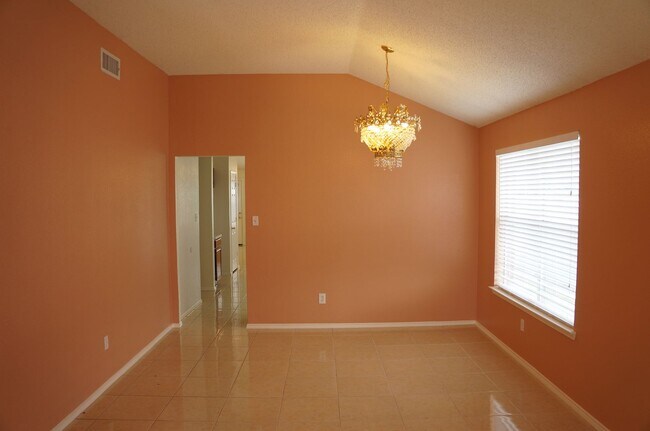 Building Photo - 8000 Summer Sun Dr