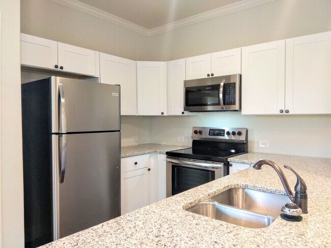 Building Photo - **APPLICATION RECEIVED** 3BR / 2.5BA Home | Fenced Backyard, Garage & Stainless Appliances!