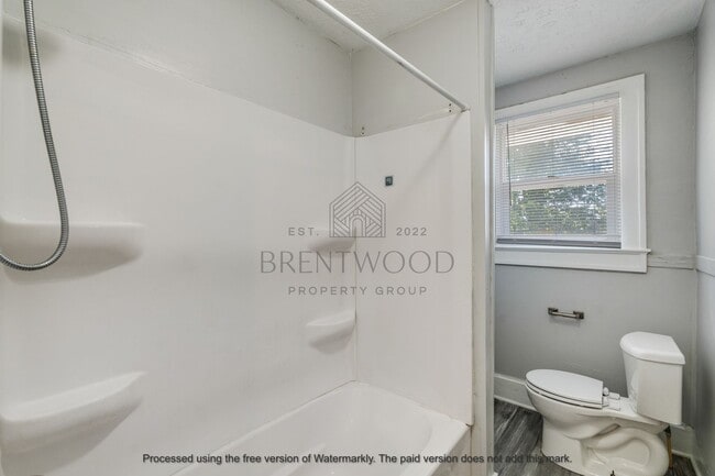 Building Photo - Spacious 4 Bed 1.5 Bath Updated Home