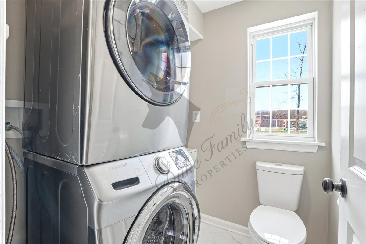 Building Photo - 608 N Queen St