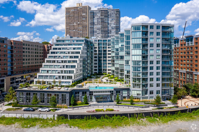 Exterior - Nine On The Hudson