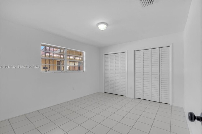 Building Photo - 3572 SW 25th St