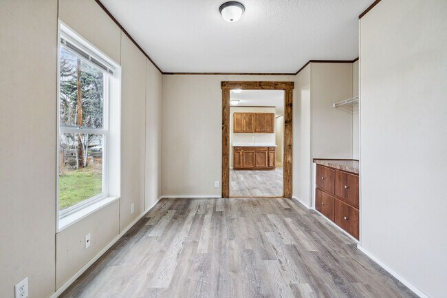 Building Photo - 111 S Cedar Dr