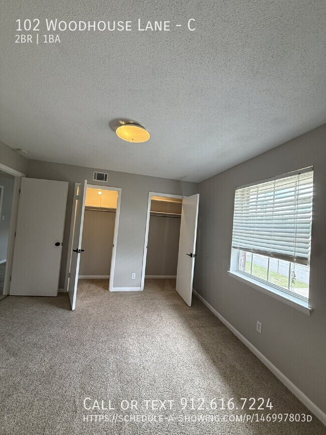 Building Photo - 102 Woodhouse Ln