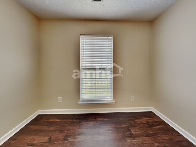 Building Photo - 260 Pampas Dr