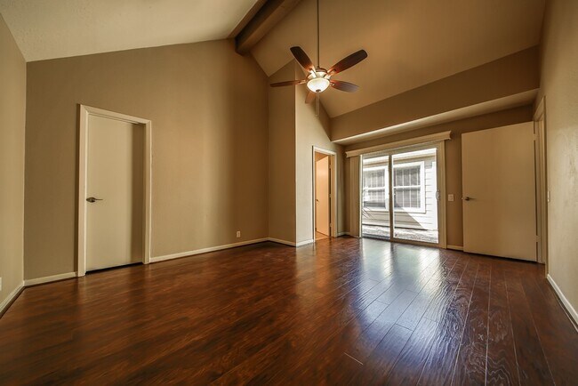 Building Photo - 2303 Cherry Bend Dr