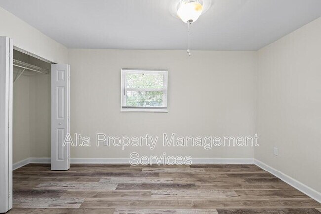 Building Photo - 11359 Bedford Oaks Dr