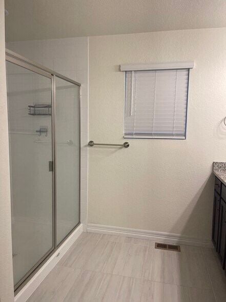 Master’s Bathroom - 16828 E 119th Ave