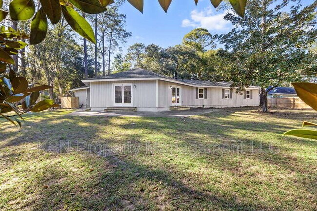 Building Photo - 286 Cushing Dr