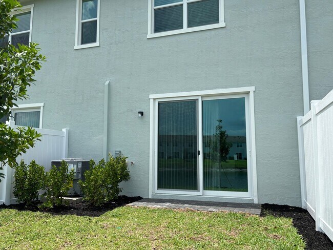 Building Photo - Veranda Landings
