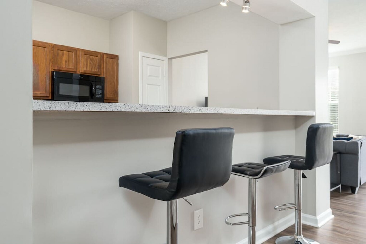 Building Photo - 65 Balmoral Way