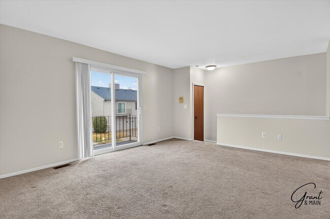 Building Photo - $1450 2 bedroom town house
