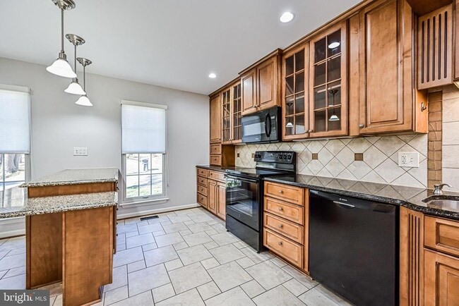 Building Photo - 9929 Hemlock Woods Ln