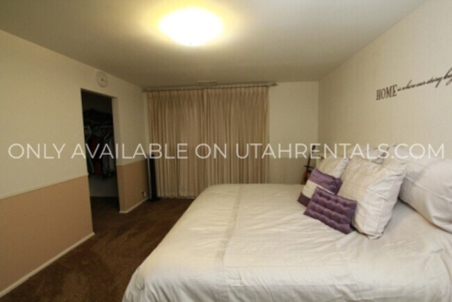 Building Photo - 258 W Garden Park