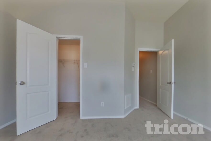 Building Photo - 6400 Stone Lake Dr