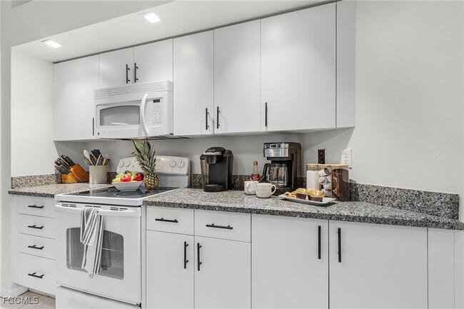 Building Photo - 5156 Mabry Dr
