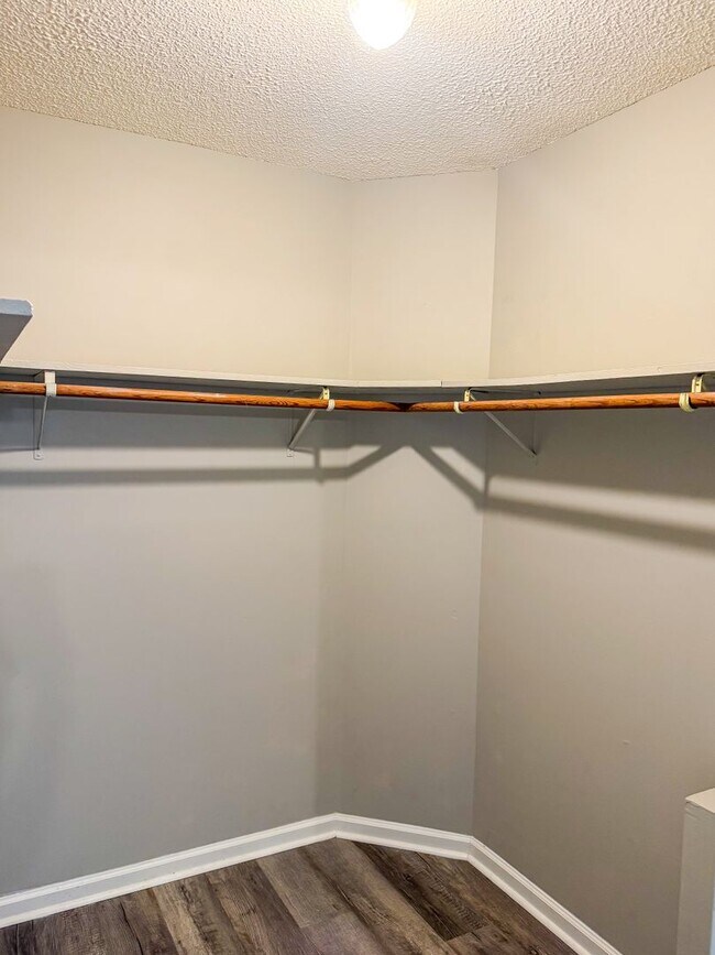 Building Photo - Gated Community Living