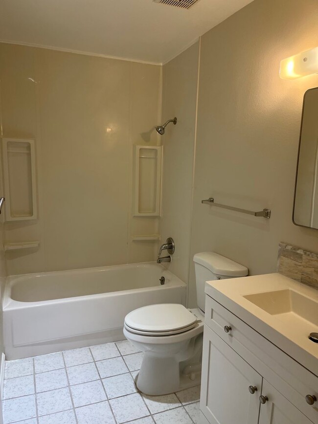 Building Photo - Gorgeous 2Bedroom/2Bath Townhome in Escondido