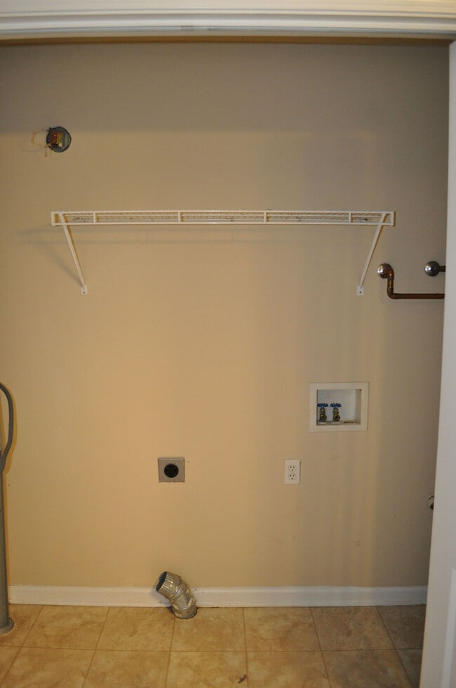 Building Photo - 2024 Stonehenge Ave