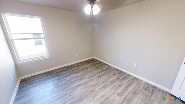 Building Photo - 130 Wind Ridge Dr