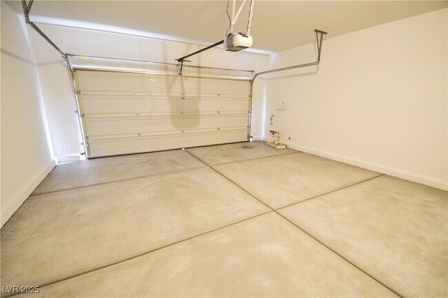 Building Photo - 9422 Sand Tiger Ave