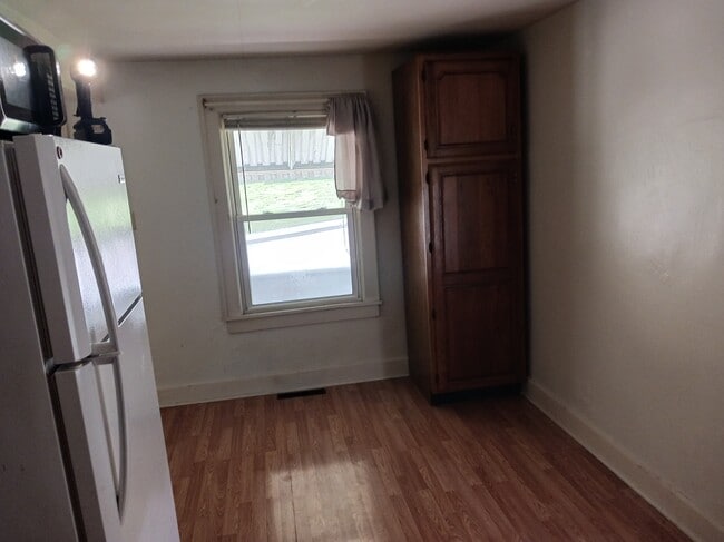 Building Photo - 302 Colegate Dr