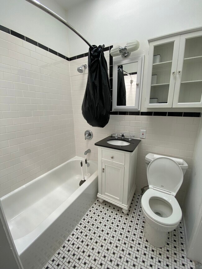 Building Photo - 148A Webster Ave