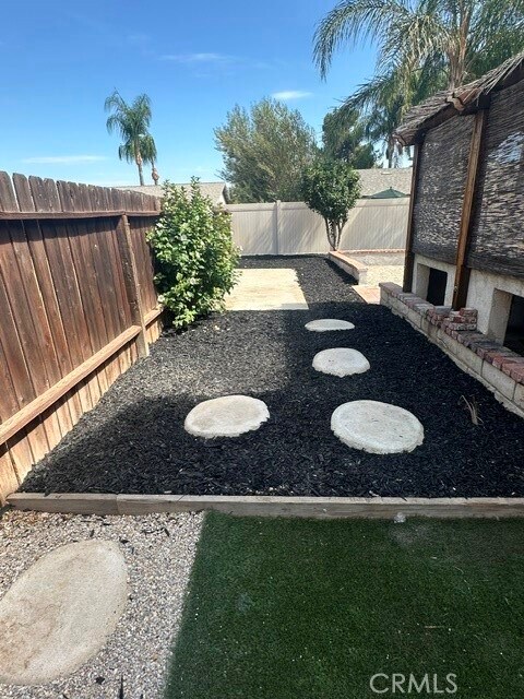 Building Photo - 26286 Topanga Way