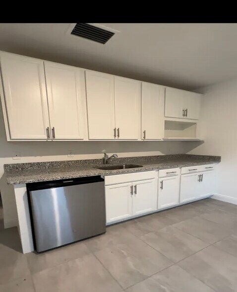 Building Photo - 4613 SW Junietta Ter